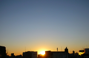 120105